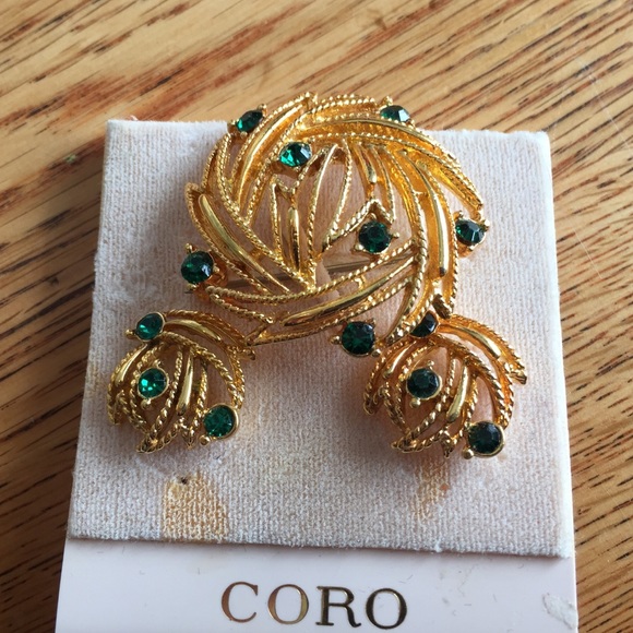 Jewelry - Vintage brooch and earring set